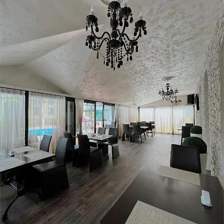 Family Paradise * Sf. Constantin și Elena