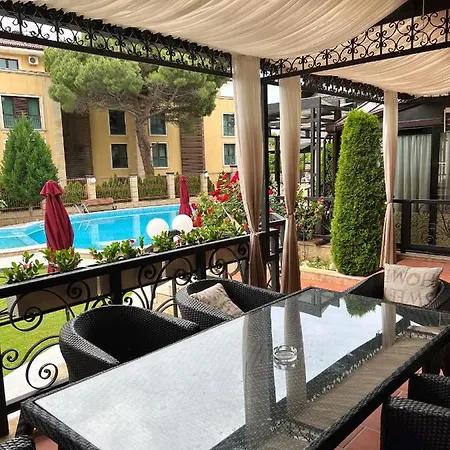 Family Paradise * セインツ・コンスタンティン＆ヘレナ